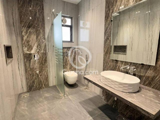 400 Yd² House for Sale