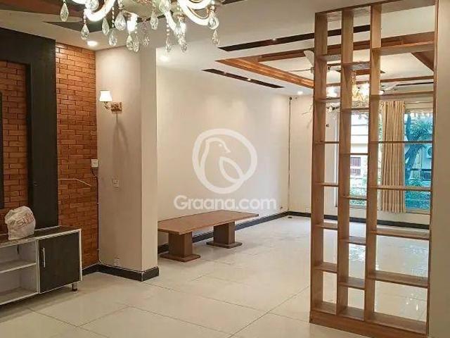 400 Yd² Upper portion for Rent