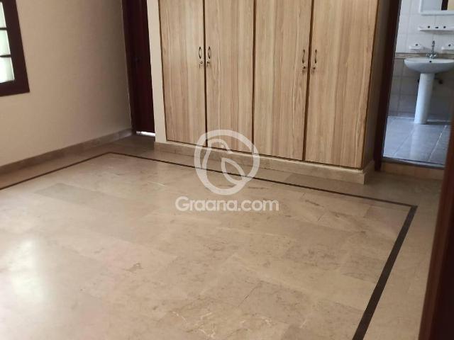 400 Yd² Upper portion for Rent