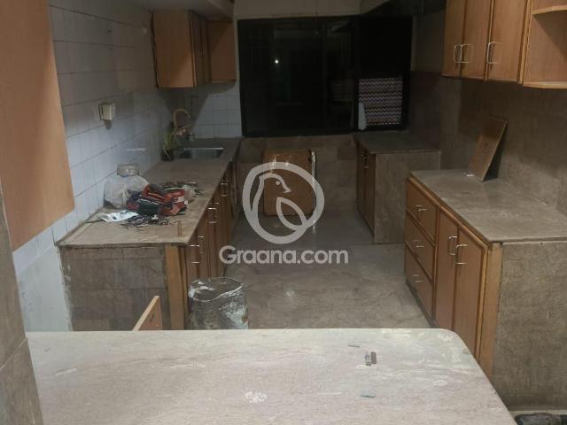 400 Yd² Upper portion for Rent