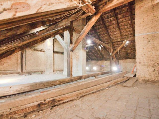 400m2 Grundfläche | Rohdachboden | direkt bei der U Bahn Station Thaliastraße