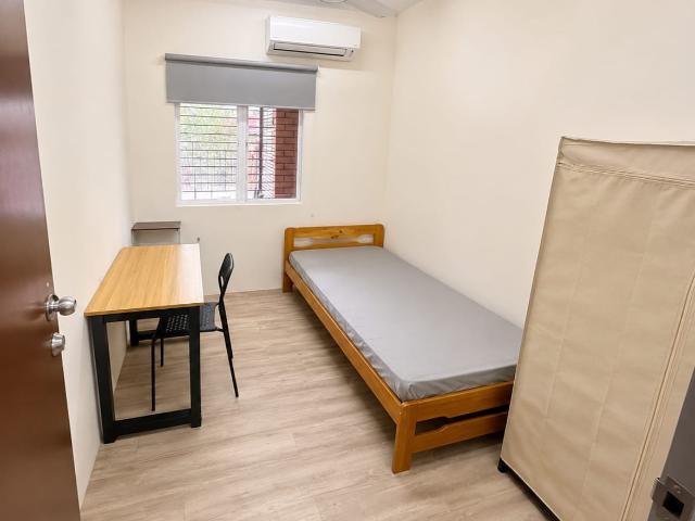 ‍♂️400m to Kelana Jaya LRT | Medium Room For Rent @ SS24 PJ | Near Atria Shopping Gallery & Paradigm Mall