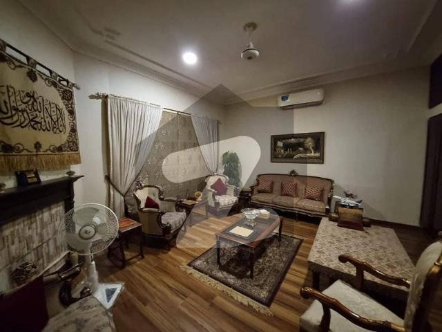 400sq yards, Brand New Condition, 8Bedrooms, 3 Stories, Chance Deal