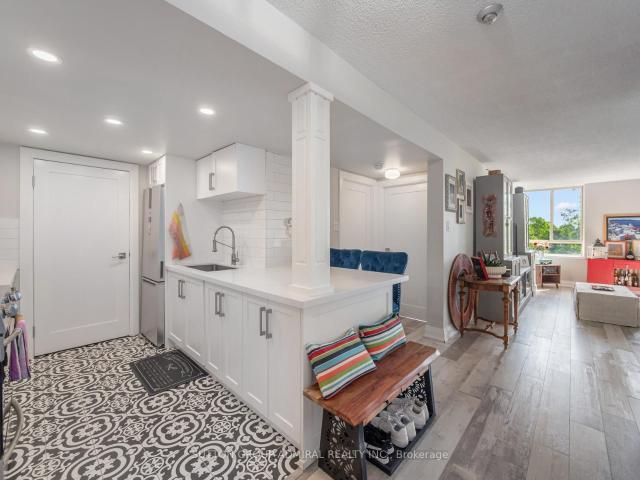 401 14 Yonge Street, Aurora | For Sale @ $509,000 | Condos. Ca