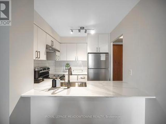 401 18 Pemberton Avenue S, Toronto, ON, M2M 4K9 condo for sale | Listing ID C12030 | Royal LePage