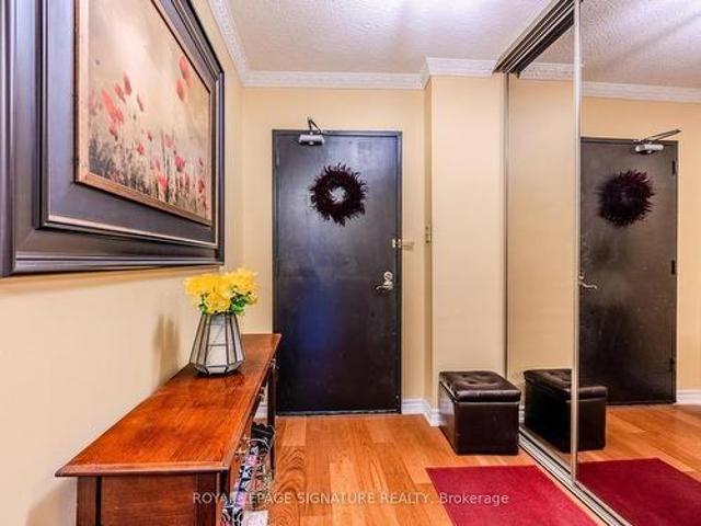 401 1 White Oaks Boulevard, Oakville, ON, L6H 2R8 condo for sale | Listing ID W12082 | Royal LePage