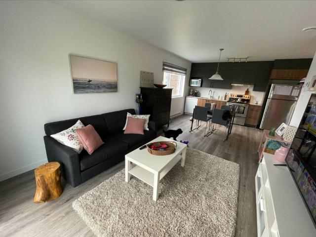 401 915 Rue Walsh