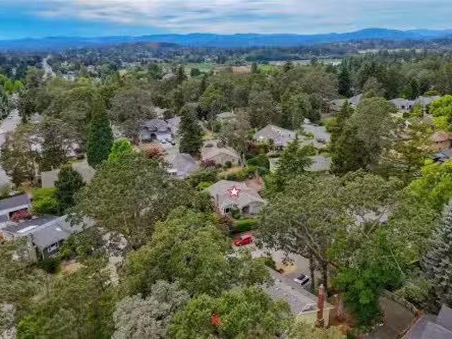 4022 Livingstone Ave North, Saanich, BC, V8N 5Z5 house for s.