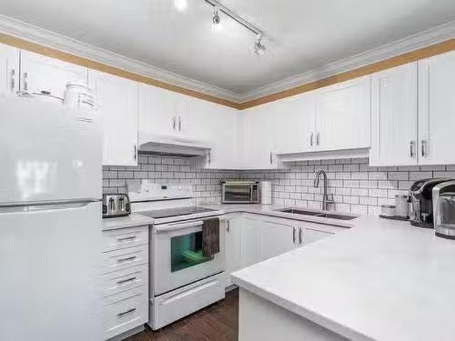 402 2962 Trethewey Street, Abbotsford, BC, V2T 4M3 Single Fa.