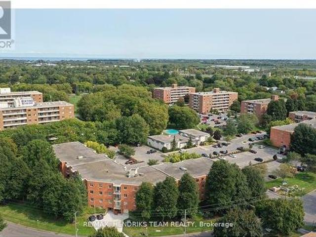 402 33 Leaside Drive, St. Catharines Carlton/Bunting, ON, L2M 4G2 lease for lease | Listing ID X13674 | Royal LePage