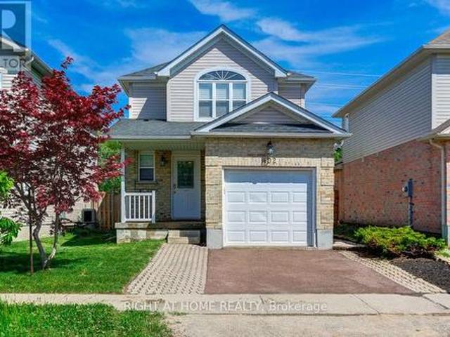 402 Lausanne Crescent, Waterloo, ON, N2T 2X6 house for lease | Listing ID X13586 | Royal LePage
