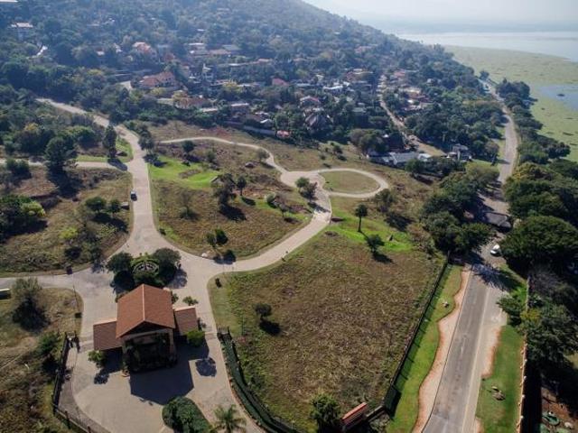 402 m² Land available in Kosmos