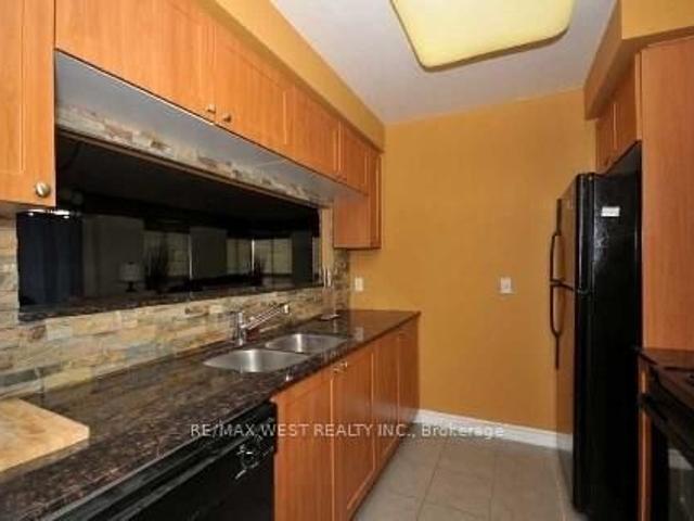 403 16 Dallimore Circle