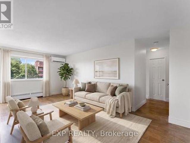 403 2 Woking Crescent, Mississauga Sheridan, ON, L5K 1Z6 condo for sale | Listing ID W13570 | Royal LePage