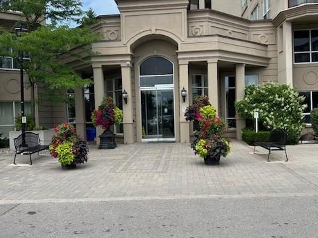 403 2 Maison Parc Court, Thornhill | For Sale @ $478,000 | Condos. Ca