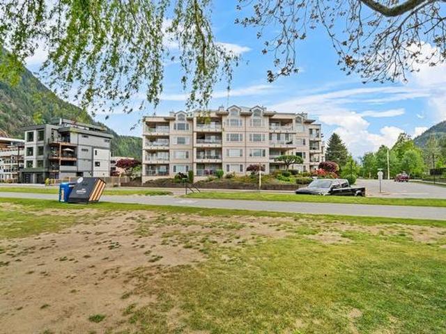 403 410 Esplanade Avenue|, Harrison Hot Springs, BC, V0M 1K0 Single Family Property For Sale | Listing ID R3001 | Royal LePage