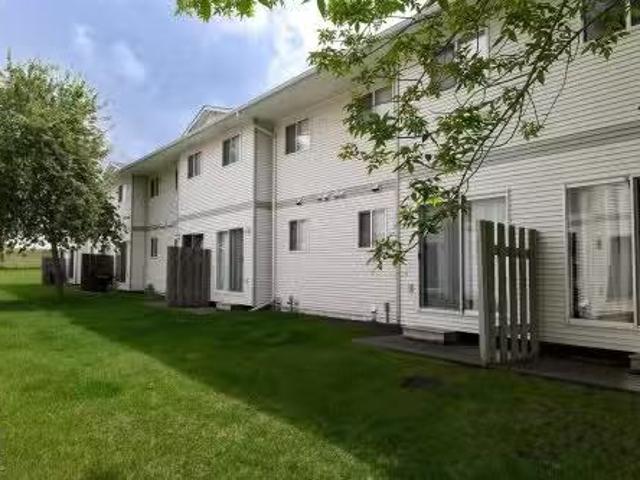 403 610 King Street, Spruce Grove, AB, T7X 4J9 townhouse for.