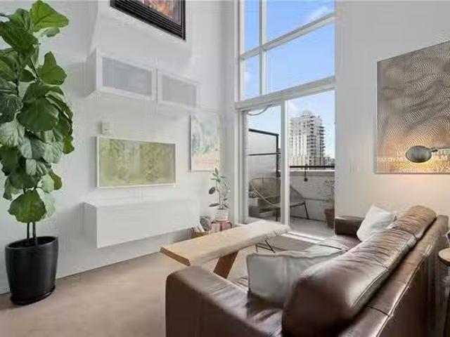 403 932 Johnson St, Victoria, BC, V8V 3N4 Single Family Prop.