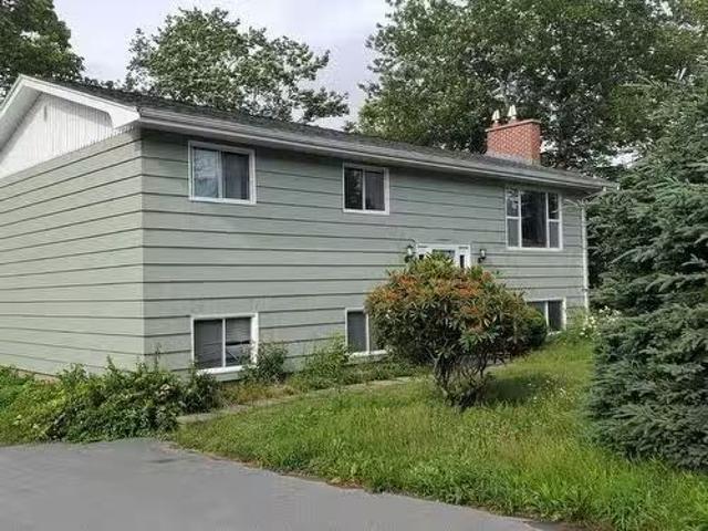 403 Hammonds Plains Road, Bedford, NS, B4B 1A5 house for sal.