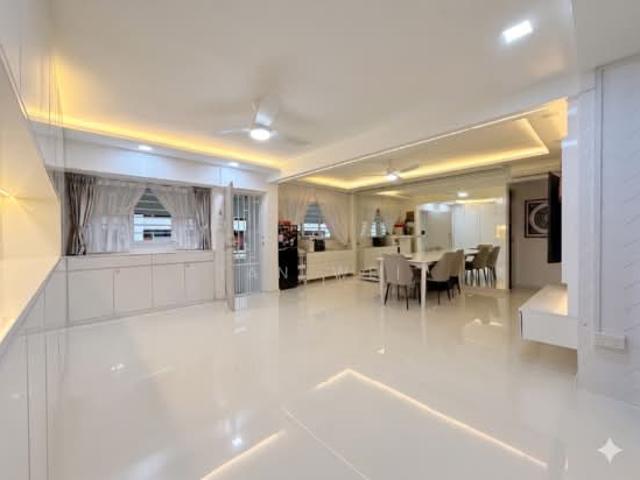 403 Pandan Gardens HDB Apartment For Sale, $570,000, 3 Bed 2 Bath 1,119 sqft $509.00 psf
