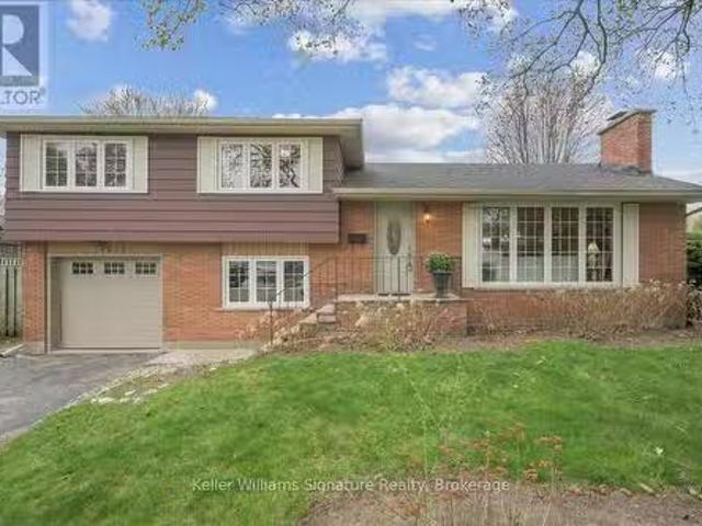 4042 Melba Lane, Burlington Shoreacres, ON, L7L 2C3 house.