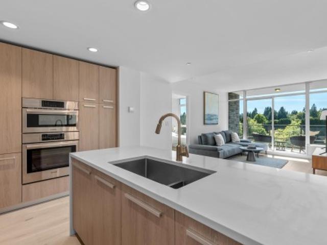404 121 Th Street E, North Vancouver, BC, V7J 0C5 Single Family Property For Sale | Listing ID R3139 | Royal LePage