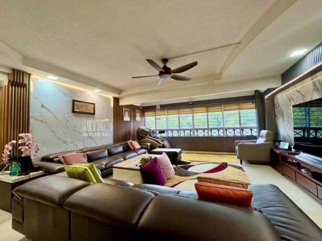 404 Bukit Batok West Avenue 7 HDB Apartment For Sale, $880,000, 4 Bed 2 Bath 1,614 sqft $545.00 psf