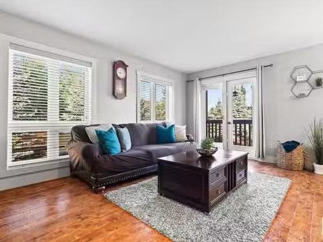 404 Graybriar Gr, Stony Plain, AB, T7Z 0J1 townhouse for sal.