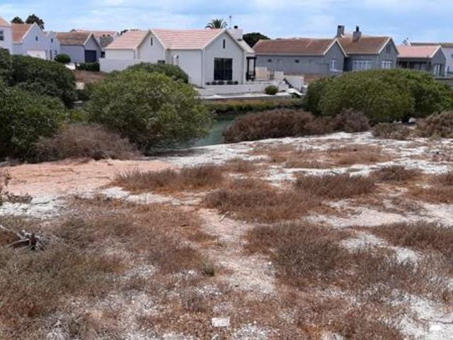 404 m² Land available in Port Owen