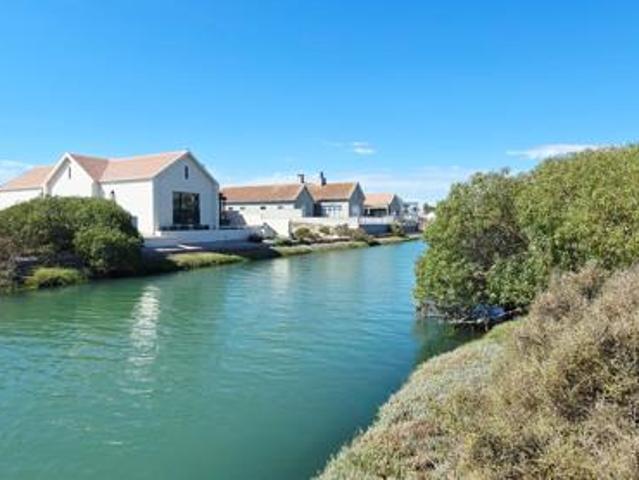 404 m² Land available in Port Owen
