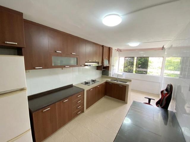 405 Hougang Avenue 10 HDB Apartment For Sale, $600,000, 3 Bed 2 Bath 990 sqft $606.00 psf