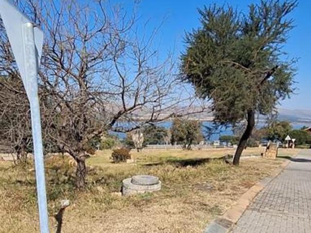 405 m² Land available in Kosmos