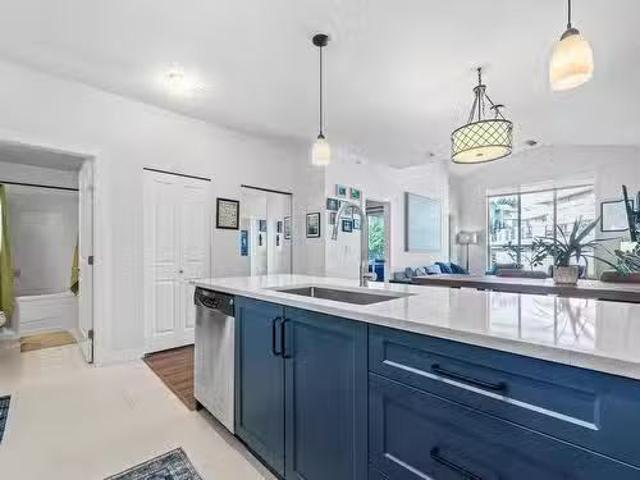 406 240 Francis Way, New Westminster, BC, V3L 0E5 Single Fam.