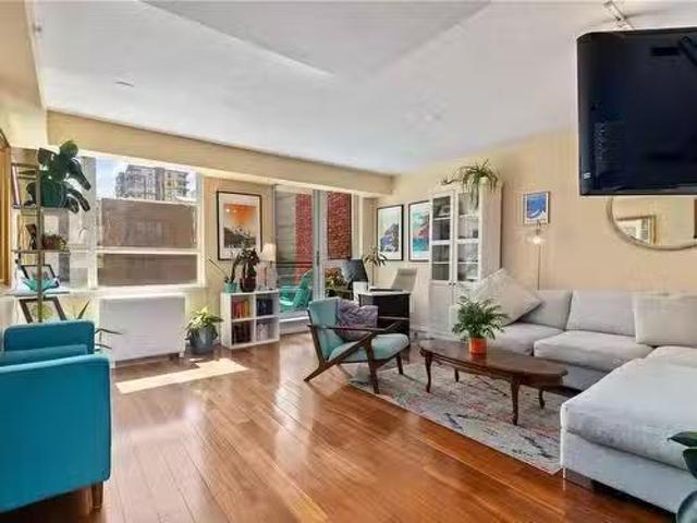 406 834 Johnson St, Victoria, BC, V8W 1N3 Single Family Prop.