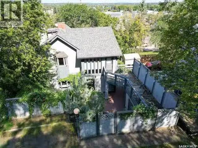 407 18Th Street W, Prince Albert, SK, S6V 4A4 house for sale.