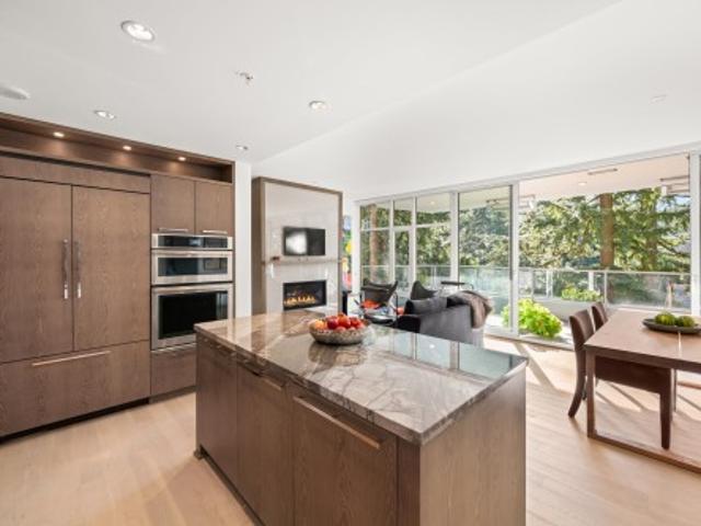 407 1 Vidal Street, White Rock, BC, V4B 0B5 Single Family Property For Sale | Listing ID R3104 | Royal LePage