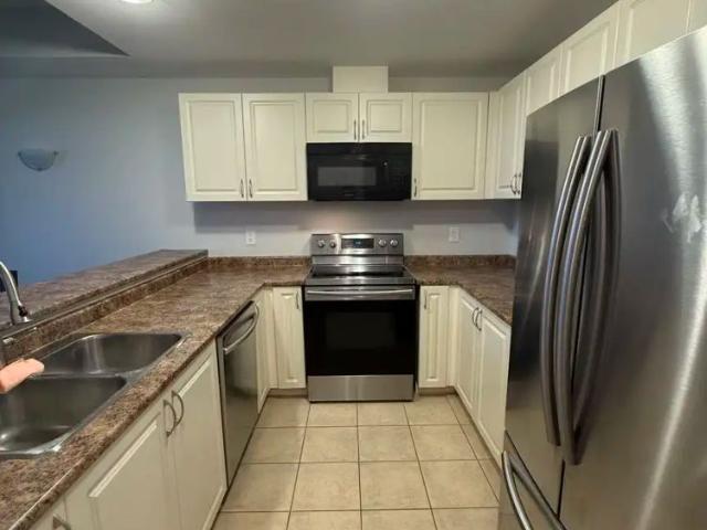 407 2 Colonial Dr — 407
