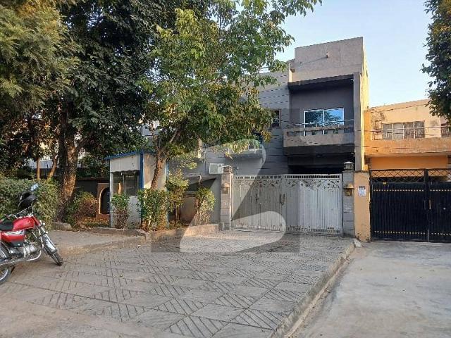 40*80 Cda Transfer Top Location Corner House Available In G 9/1 Near Double Road
