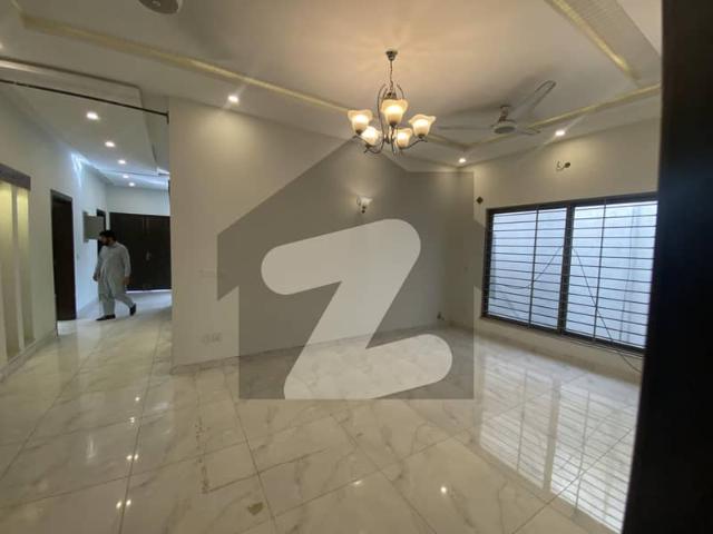 40*80 Triple Stories House Available For Sale G 14/4 Solid Construction Owner Built House All Original Pictures Are Atteched
