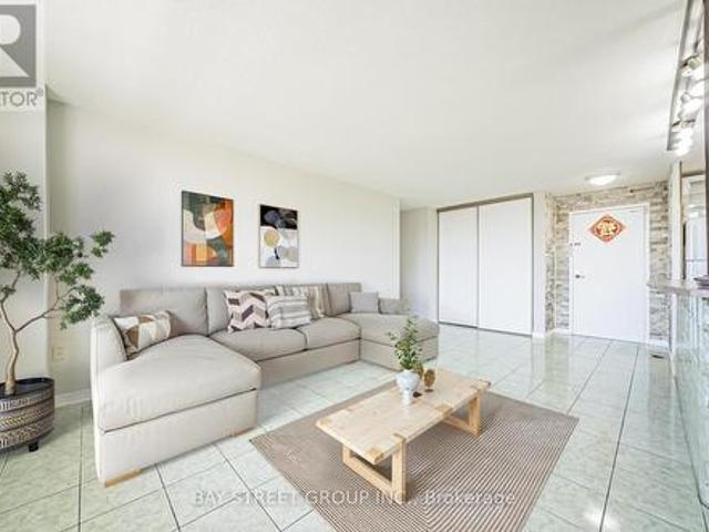 409 3 Kirwin Avenue, Mississauga, ON, L5A 3R2 condo for sale | Listing ID W12090 | Royal LePage