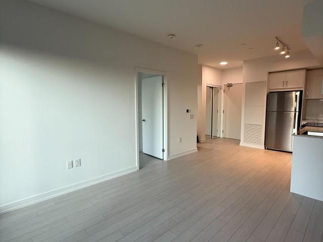 409 4 Eglinton Avenue W, Etobicoke | 1Beds/1Bath, Condo, $1,900/mo | Condos. Ca
