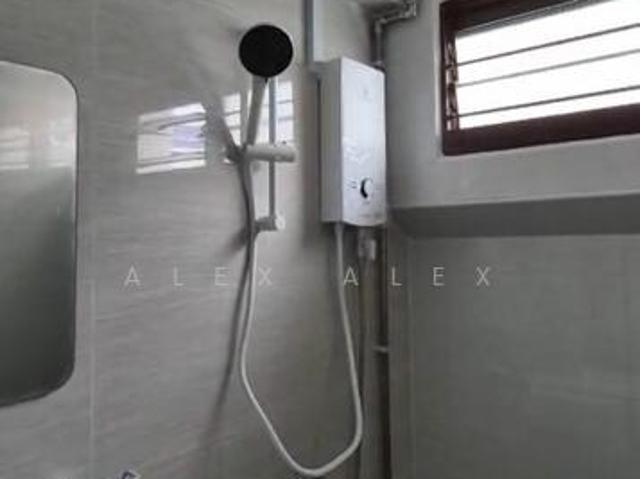 409 Choa Chu Kang Avenue 3 HDB Apartment For Rent, $3,400, 3 Bed 2 Bath 1,119 sqft $3.04 psf