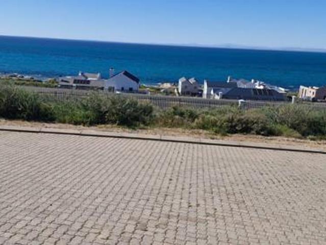 409 m² Land available in St Helena Views