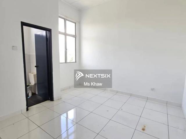 40×165sqft 超大地 这种规模已经不是普通 Semi D 而是接近 Bungalow 的享受了 #Mutiara Mas @ Mutiara Rini 3层 Semi D️【6房5厕】 Land Area 6600sqft Built Up 5409sqft Freehold️ Non Bumi Lot️ Intermediate Unit️ 全屋装修完成
