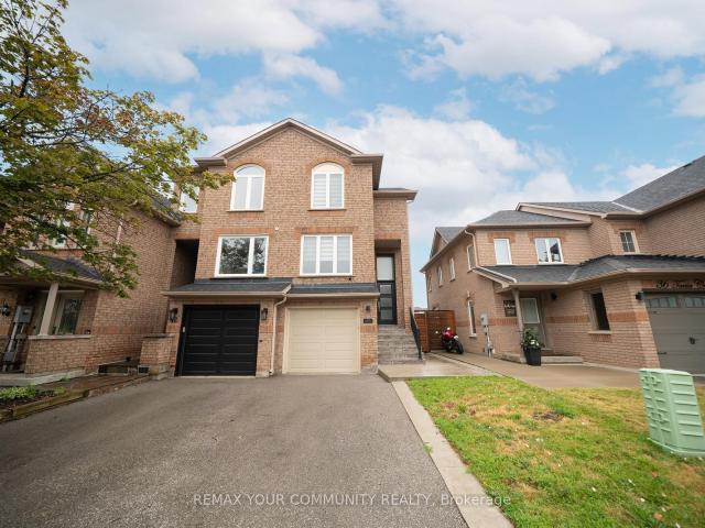 40 Tania Crescent, Maple | 2Beds/2Bath, Townhouse, $849,800 | Condos. Ca