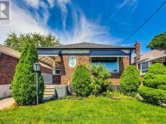 40 Tiago Avenue, Toronto, ON, M4B 2A1 house for lease | Listing ID E12995 | Royal LePage