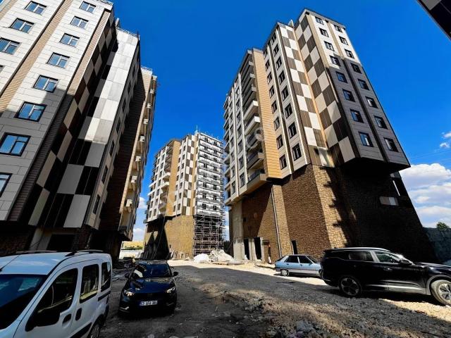 4+0 Ultra Lüks Ara Kat Qatar Cıty Site İçerisinde Daire