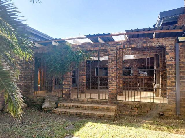 38.35 HECTARES LIVESTOCK FARM NEAR PRETORIA FOR SALE!