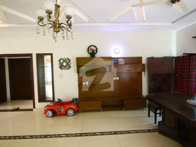 40 Marla House In Peoples Colony No 1, A Block Park Facing, Madina Souciety