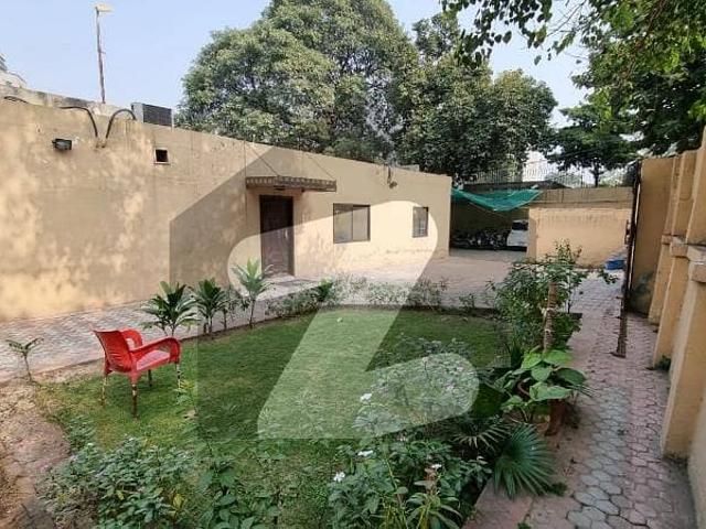 40 Marla house link mm Alam road is available for Sale